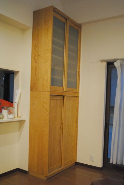 ビルトイン引き戸食器棚