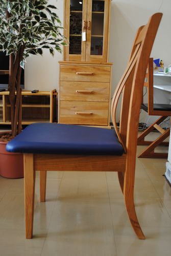 �_�C�j���O�`�F�A�R���t�H�[�g