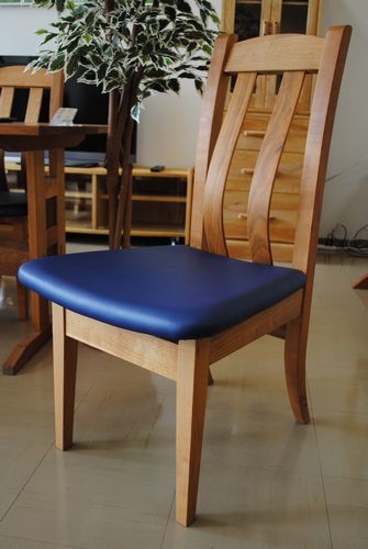 �_�C�j���O�`�F�A�R���t�H�[�g