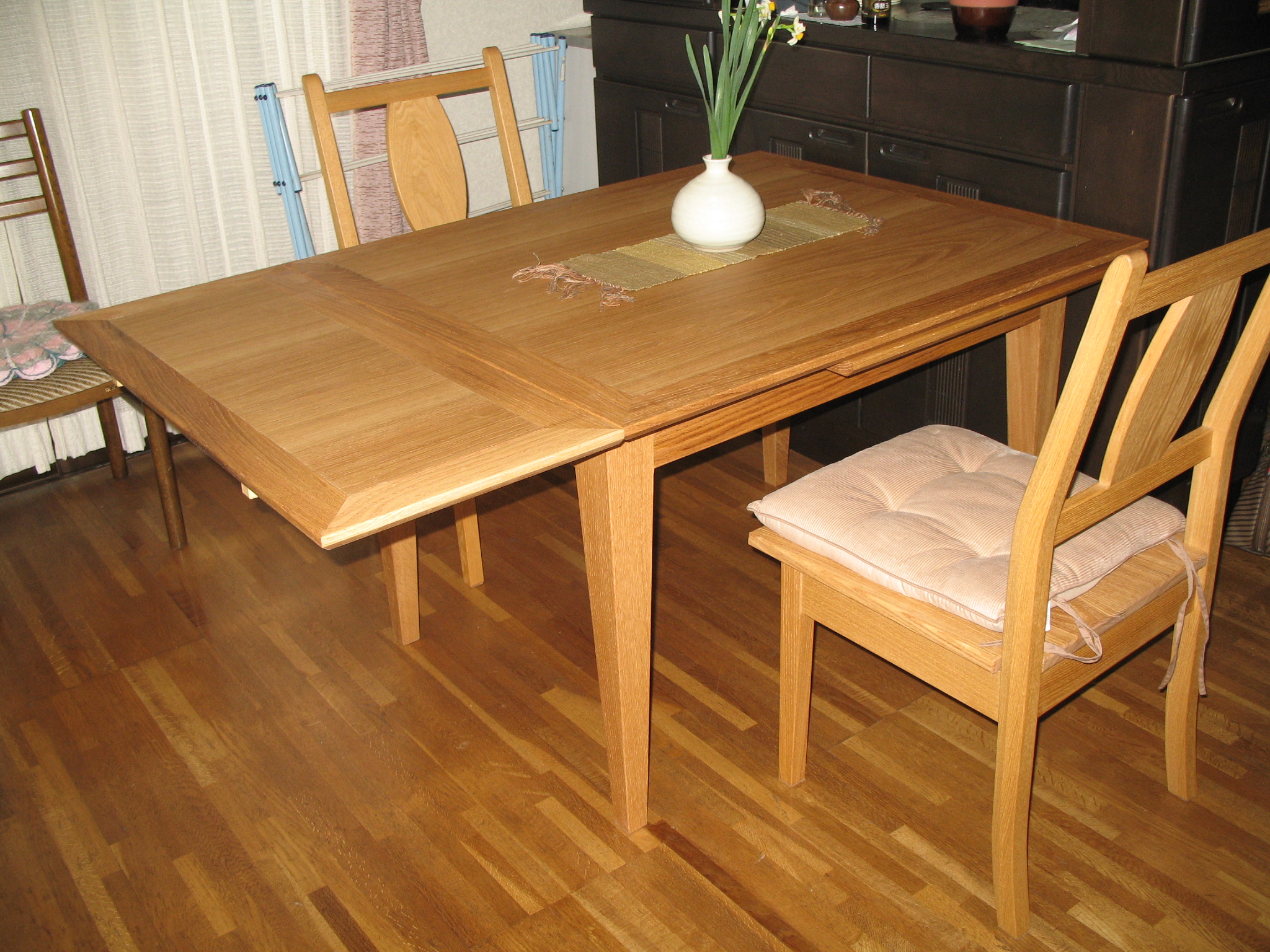 延長式ダイニングテーブル
