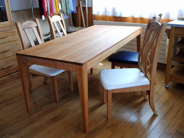 シンプルダイニングテーブル