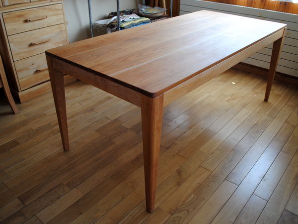 シンプルダイニングテーブル