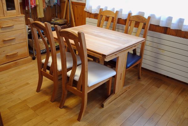 延長式ダイニングテーブル無垢