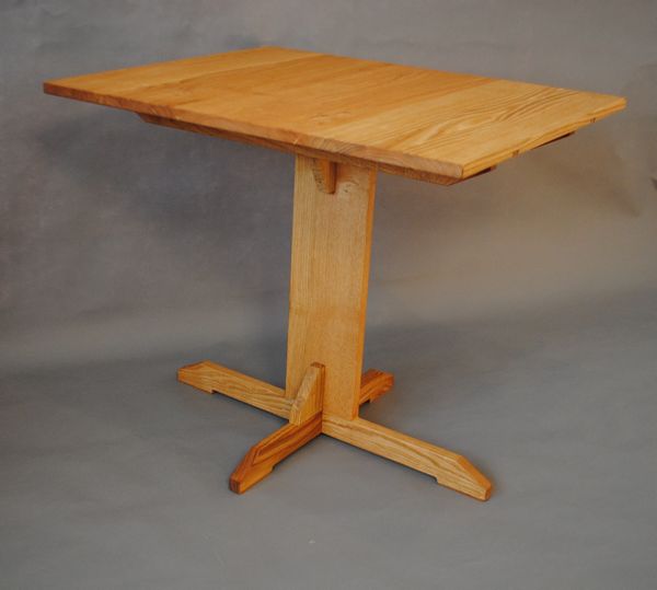 カフェテーブル1本板足 | オーダー家具の工房・木槌 手作り家具を無垢材で
