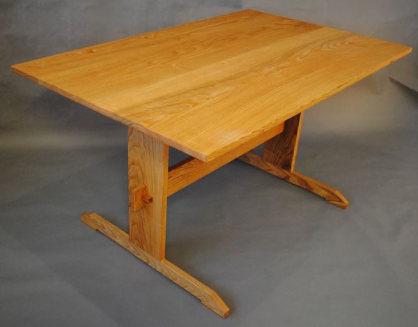 カフェテーブルI型板足