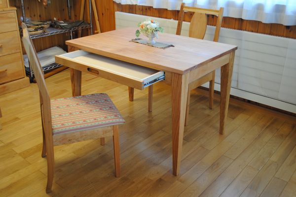 シンプルダイニングテーブル引出付