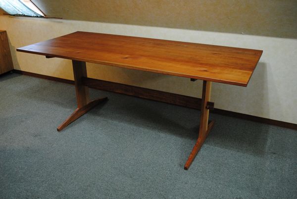 ���_�C�j���O�e�[�u��