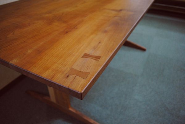 ���_�C�j���O�e�[�u��